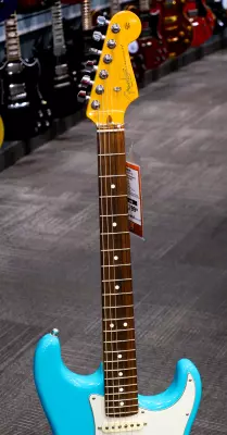 Fender - American Professional II Stratocaster HSS, Rosewood Fingerboard - Miami Blue 4